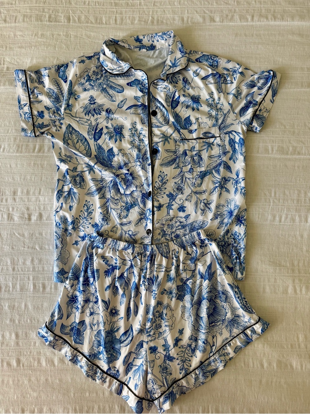 Source Unknown Blue & White Floral Short Pajama Set